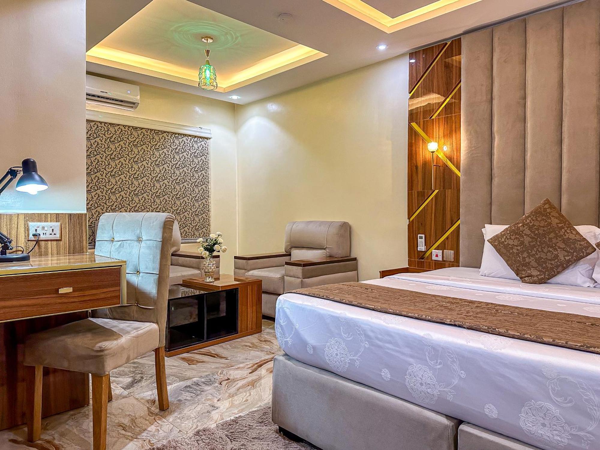 Parkview Astoria Hotel 4*