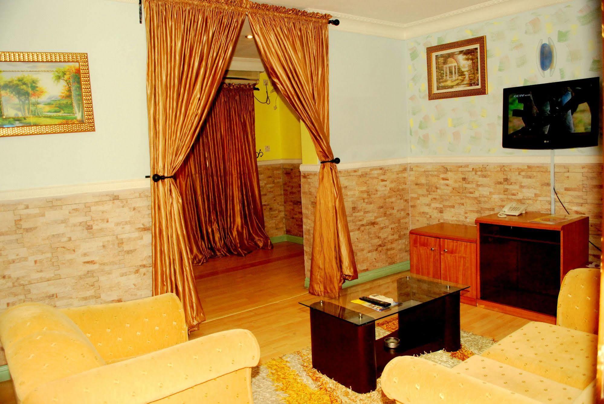 Parkview Astoria Hotel 4*